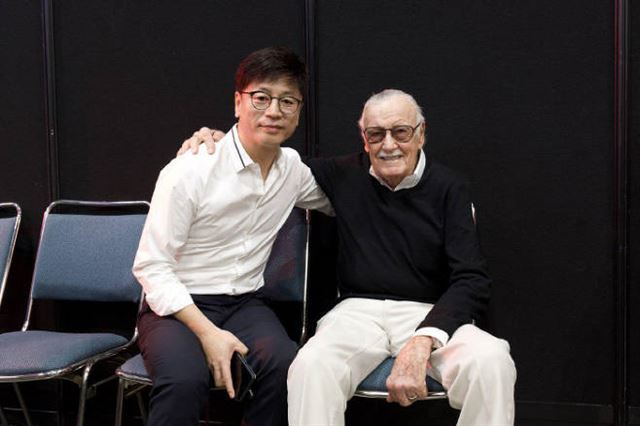 김용화 감독(왼쪽)과 제작자 스탠 리. 덱스터스튜디오 제공