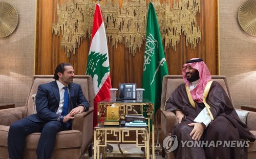 사임 발표 닷새 전 사우디 왕세자(오른쪽) 만난 레바논 총리 [AP=연합뉴스]