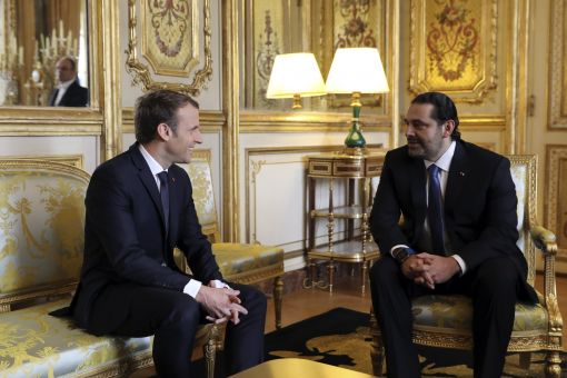 [이미지출처=EPA연합뉴스]에마뉘엘 마크롱 프랑스 대통령(완쪽)이 18일(현지시간) 사드 하리리 레바논 총리와 프랑스 파리 엘리제궁에서 만나 대화를 나누고 있다.
