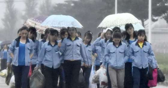 중국 기업에 고용된 북한 노동자 자료사진. [연합뉴스]