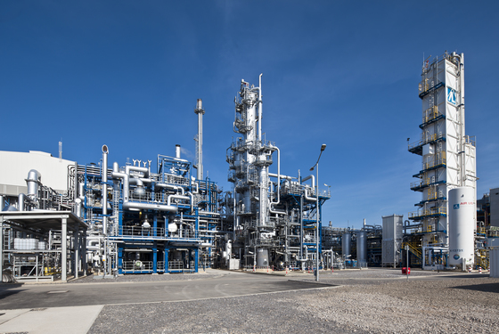 독일 쾰른에 있는 에어리퀴드의 수소 생산 공장. 이곳에선 메탄가스에 수증기와 이산화탄소를 섞은 뒤 섭씨 910도에서 가열해 수소를 만든다. [사진 에어리퀴드]