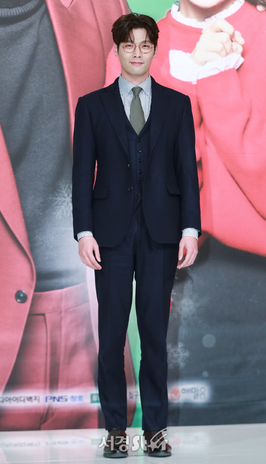 배우 최다니엘이 30일 오후 서울 영등포구 타임스퀘어 아모리스홀에서 열린 KBS2 새 월화드라마 ‘저글러스: 비서들’ 제작발표회에 참석해 포토타임을 갖고 있다.