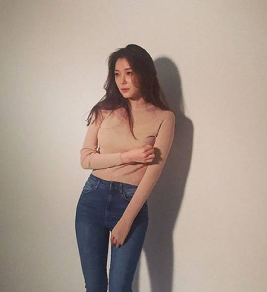 조우리 미친 몸매, 청바지만 입어도 섹시? “사랑받는 느낌 감사합니다” 신현수와 틈틈이 데이트