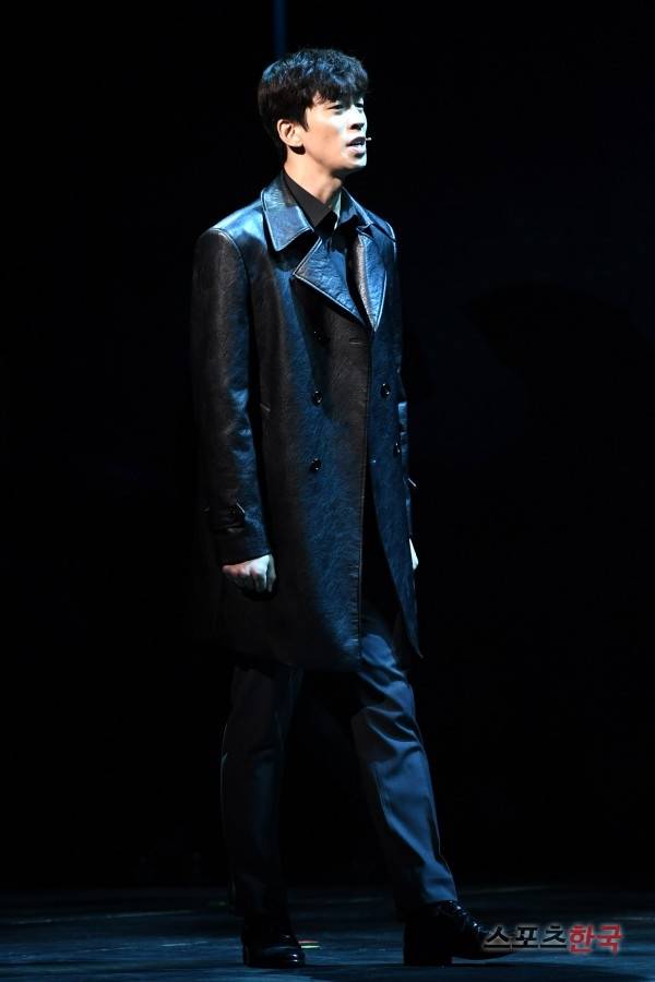 뮤지컬 '모래시계' 프레스콜 무대에 선 배우 신성록. 사진=장동규 기자 jk31@hankooki.com