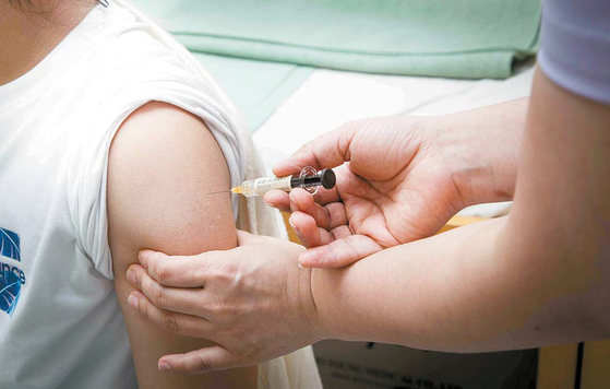 2004년생이 HPV 백신을 무료로 접종받을 수 있는 기간이 얼마 남지 않았다. 올해 안에 1차 접종만 하면 2차 접종까지 무료다.