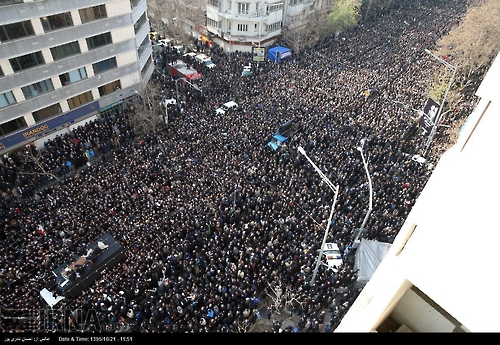 금년 1월 라프산자니 장례식에 모인 군중[IRNA]