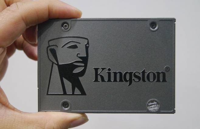 킹스톤 A400 SSD 전면