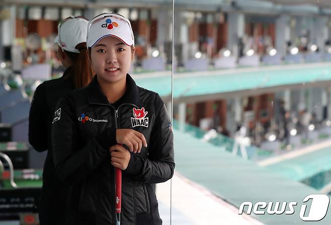 2017 KLPGA 신인왕 장은수가 20일 뉴스1과 인터뷰 전 포즈를 취하고 있다. © News1 박세연 기자