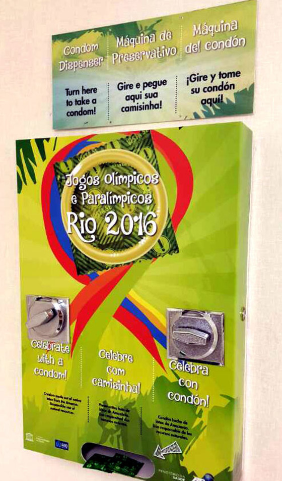 브라질 리우데자네이루 메인프레스 센터 화장실에 설치되어 있는 콘돔 무료배포기. [올림픽사진공동취재단]