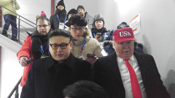 도널드 트럼프 미국 대통령과 김정은 북한 노동당 위원장 코스프레 인물들은 일반석 입장권을 가지고 일반인 출입이 불가능한 미디어석에 난입했다가 조직위원회의 안내를 받고 나갔다.
