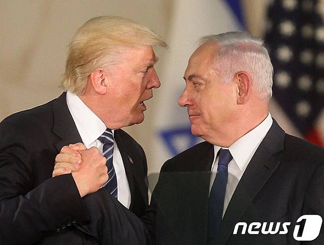 도널드 트럼프 미국 대통령(왼쪽)과 베냐민 네타냐후 이스라엘 총리. © AFP=뉴스1