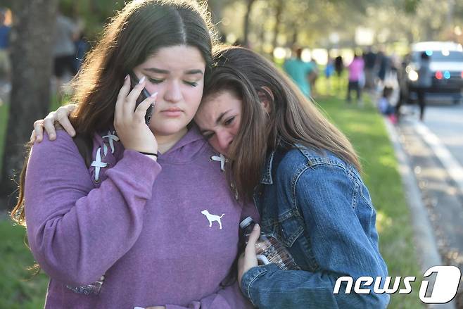 14일(현지시간) 미국 플로리다주(州)의 한 고등학교에서 총기난사 사건이 발생했다. © AFP=뉴스1