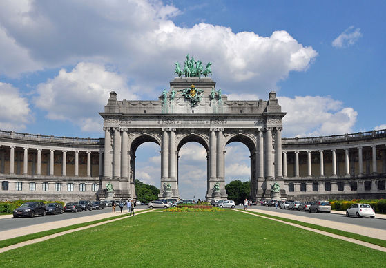 벨기에 브뤼셀에 있는 생캉트네르 공원의 개선문. 레오폴드 2세는 콩고에서 거둔 이익을 건축 사업에 쏟아부었다. [위키피디아]