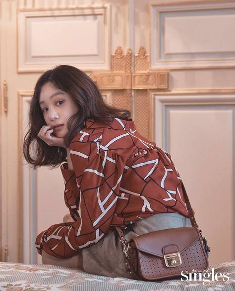 정려원, 파리 화보..코코샤넬 묵었던 방에서 촬영 독특 감성