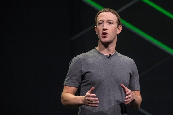 미국 정치전문지 폴리티코는 2018년 2월 19일(현지 시각) 마크 저커버그 페이스북 CEO의 다음 목표는 미국 경제의 불평등 해소라고 보도했다./블룸버그