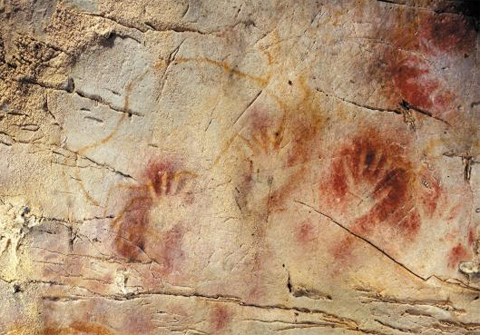 스페인 카스티요 동굴벽화에 남은 손도장. 연대 측정 결과 최소 4만800년 전의 벽화로 밝혀져 네안데르탈인이 그렸을 가능성이 제기됐다. /사이언스