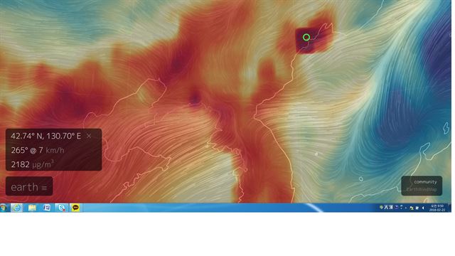 북한 함경북도 나선지역 상공(녹색 원)의 22일 미세먼지 농도. 화재로 인해 1㎥당 2,182㎍으로 치솟은 상태다. Earth Wind Map 캡쳐.