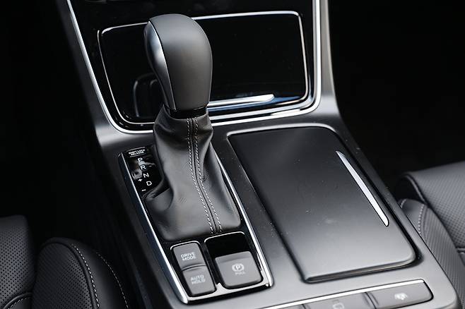 그랜저 IG 하이브리드에는 하이브리드 전용 6단 자동 변속기가 탑재되어 있다.