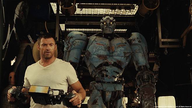 리얼스틸 속 세계관에선 로봇복싱이 스포츠의 한 분야로 자리잡아 큰 인기를 끈다. 현실에서도 로봇축구, 로봇격투 등의 ‘로봇 스포츠ㄴ9가 실존하고 있다. 드림웍스 제공.