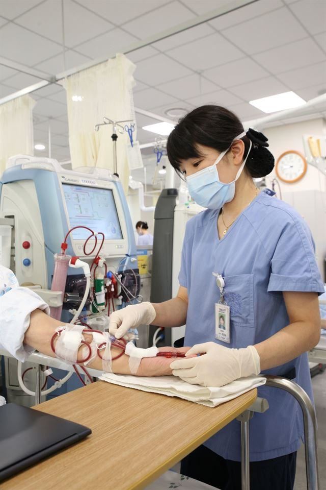 만성 콩팥병 환자가 투석을 받고 있는 모습. 분당서울대병원 제공