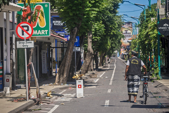 ‘침묵의 날’로 불리는 녀피 당일 ‘페칼랑’이라 불리는 경호요원들이 거리를 순찰하고 있다. 게티이미지코리아