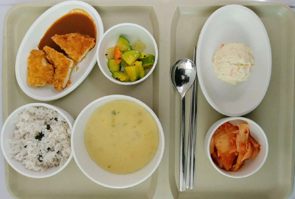 서울시내 한 중소병원에 입원한 건강보험 환자의 5820원짜리 점심 식사.