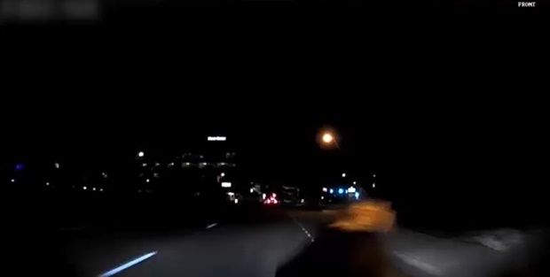 미국 경찰이 우버 자율주행차 사망 사고 영상을 공개했다. (사진=유튜브 캡쳐)