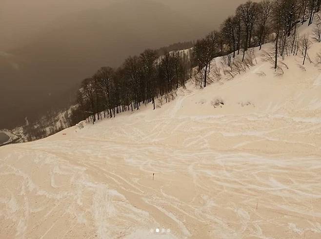러시아·우크라이나·불가리아 등 동유럽 산악지대에 '오렌지빛 눈'이 내렸다. (사진=트위터) © News1