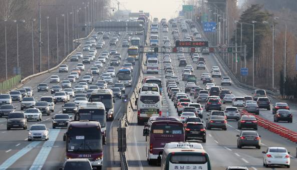 경부고속도로 궁내동 서울톨게이트에서 바라본 고속도로 (사진=연합뉴스)