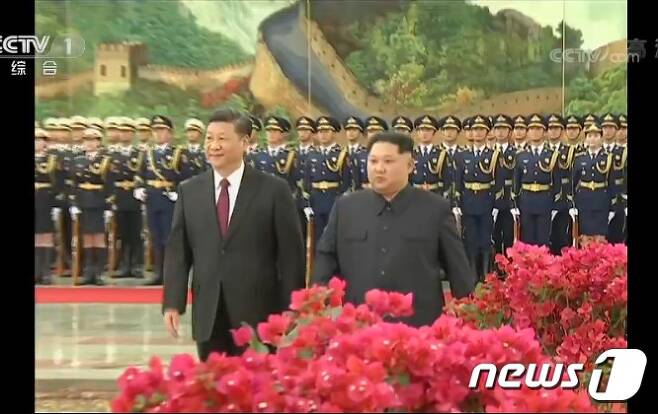 김정은 노동당위원장과 시진핑 중국 주석(출처=CCTV)  © News1