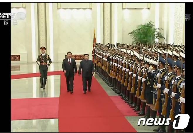 김정은 노동당위원장과 시진핑 중국 주석(출처=CCTV) © News1