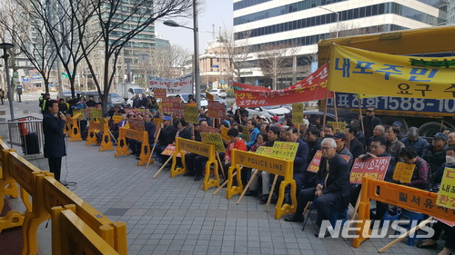 【홍성=뉴시스】충남 내포신도시 주민들이 고형연료(SRF)열병합발전시설이 들어서는 데 대해 반대집회를 열고 있다.