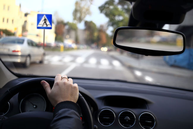 자동차 운행 속도를 시속 60㎞에서 시속 50㎞로 낮추면 보행자가 치명적인 부상을 입을 가능성이 20%포인트 낮아진다는 실험결과가 나왔다. 사진은 기사내용과 관련없음 [123rf]