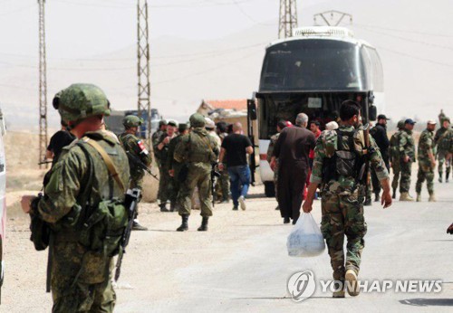 시리아 수도 북동쪽 반군도 투항…5천명 버스로 퇴각 [AP=연합뉴스]