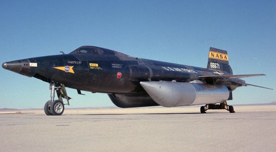 지금까지 가장 빠른 유인 비행체(마하 6)의 기록을 가진 X-15. [유튜브 캡처]
