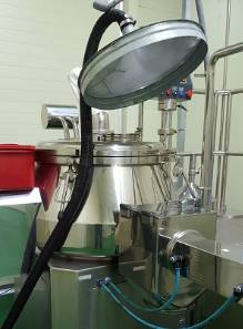 골인제약 산청공장 안에 설치된 혼합기. 산청=전상후 기자