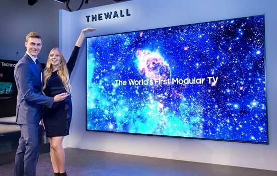 CES 2018에서 베일 벗은 삼성전자 모듈러 TV '더 월'.(사진=삼성전자)