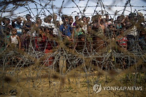 미얀마-방글라 국경 인근 무인지대에 머무는 로힝야 난민  [AFP=연합뉴스 자료사진]
