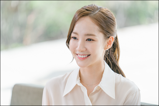 박민영이 '김비서가 왜 그럴까'를 통해 첫 로맨틱 코미디에 도전한다. ⓒ tvN
