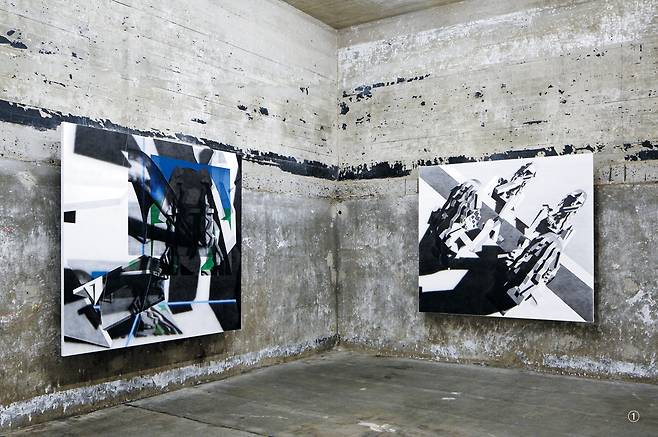 1 방공호였던 건물을 갤러리로 바꾼 ‘잠룽 보로스’ 내부. 과거의 흔적이 그대로 남아 있는 거친 벽에 미국 작가 에이브리 싱어의 회화 작품이 걸렸다.