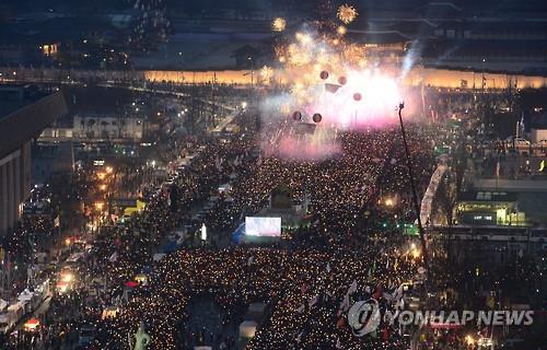 박근혜 전 대통령 탄핵 기념 촛불집회 [연합뉴스 자료사진]