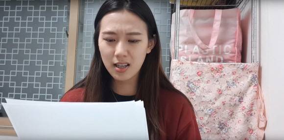 유명 유튜버 양예원씨가 17일 페이스북과 유튜브에 ‘저는 성범죄 피해자입니다’라는 제목의 글과 함께 영상을 올리고, 피해를 호소하고 있다. 2018.5.17 유튜브 화면 캡처 유명 유튜버 양예원씨가 17일 페이스북과 유튜브에 ‘저는 성범죄 피해자입니다’라는 제목의 글과 함께 영상을 올리고, 피해를 호소하고 있다. 2018.5.17 유튜브 화면 캡처