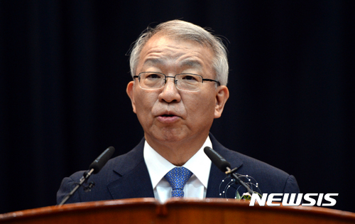 양승태 대법원장이 지난해 9월22일 오전 서울 서초구 대법원에서 열린 퇴임식에서 퇴임사를 하고 있다. 뉴시스