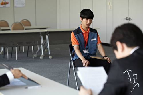 드라마 '송곳' 중 한 장면.