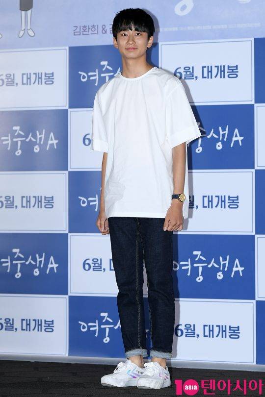 배우 유재상이 4일 오후 서울 광진구 자양동 롯데시네마 건대입구에서 열린 영화 ‘여중생A’ 언론시사회에 참석해 포즈를 취하고 있다.