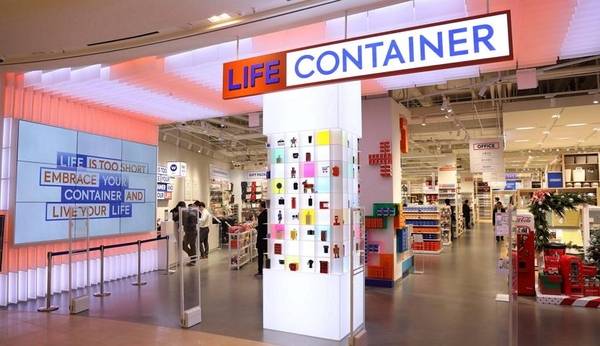 원룸 오피스텔에 적합한 수납 용품을 선보이는 스타필드 고양점 ‘라이프 컨테이너’/신세계프라퍼티 제공