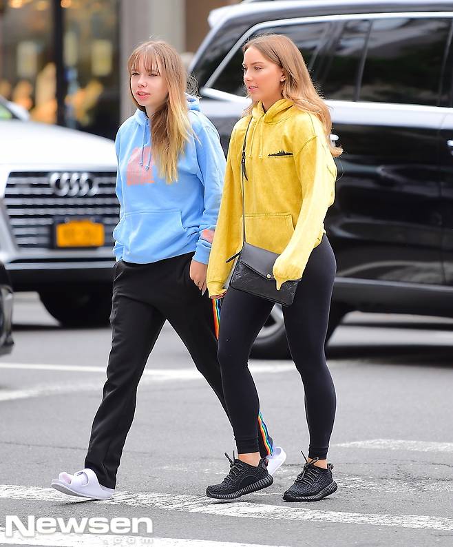 왼쪽=휘트니 스콧 매더스, 헤일리 스콧 매더스