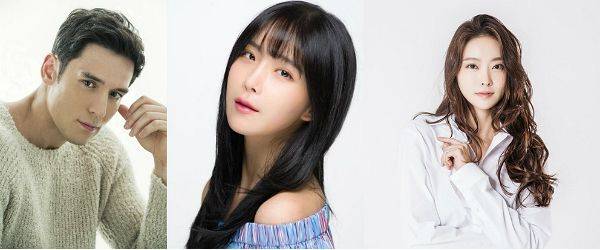 (왼쪽부터)줄리엔강, 조현영, 이도아