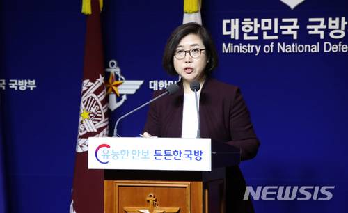 사진 = 20일 오전 서울 용산구 국방부에서 최현수 국방부 대변인이 한미연합훈련 관련 브리핑을 하고 있다. 뉴시스