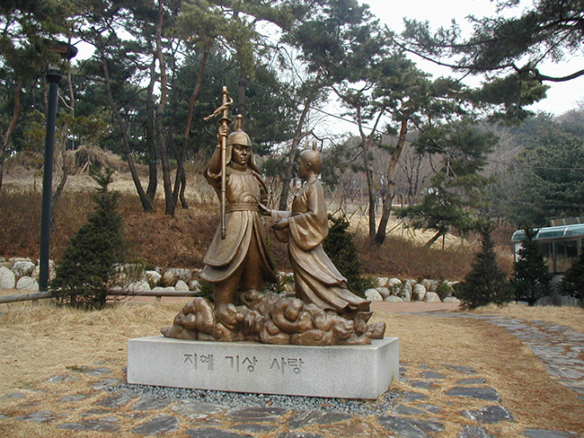 서울 아차산 온달장군과 평강공주 동상